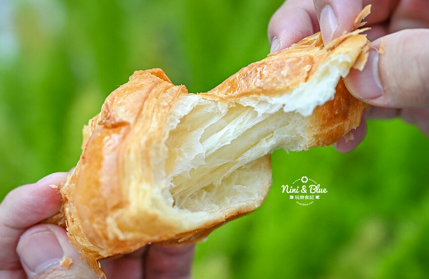 香。烘焙坊 | 美村店新開幕！數十種麵包天天現烤，還有優惠三個100元、四個100元，楓糖可頌5個只要1百元！ @Nini and Blue  玩樂食記