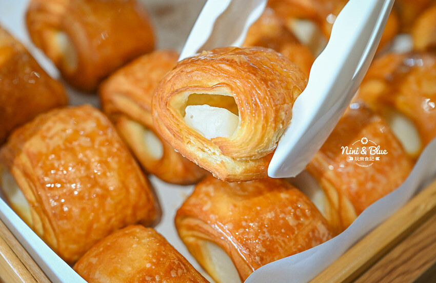 香。烘焙坊 | 美村店新開幕！數十種麵包天天現烤，還有優惠三個100元、四個100元，楓糖可頌5個只要1百元！ @Nini and Blue  玩樂食記