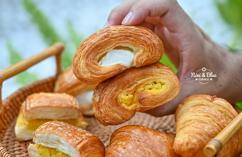 香。烘焙坊 | 美村店新開幕！數十種麵包天天現烤，還有優惠三個100元、四個100元，楓糖可頌5個只要1百元！ @Nini and Blue  玩樂食記