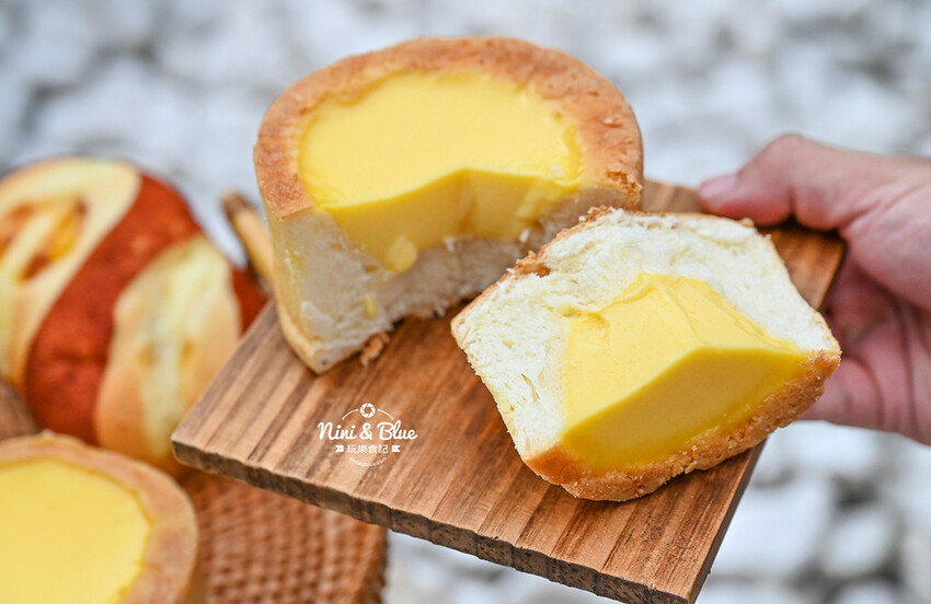 香。烘焙坊 | 美村店新開幕！數十種麵包天天現烤，還有優惠三個100元、四個100元，楓糖可頌5個只要1百元！ @Nini and Blue  玩樂食記