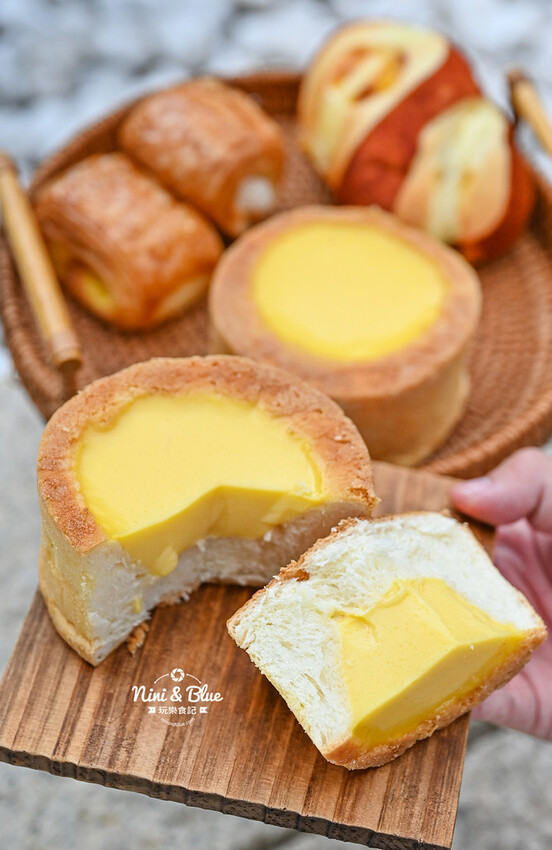 香。烘焙坊 | 美村店新開幕！數十種麵包天天現烤，還有優惠三個100元、四個100元，楓糖可頌5個只要1百元！ @Nini and Blue  玩樂食記