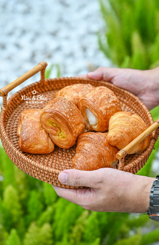 香。烘焙坊 | 美村店新開幕！數十種麵包天天現烤，還有優惠三個100元、四個100元，楓糖可頌5個只要1百元！ @Nini and Blue  玩樂食記