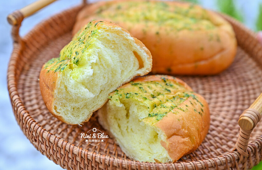 香。烘焙坊 | 美村店新開幕！數十種麵包天天現烤，還有優惠三個100元、四個100元，楓糖可頌5個只要1百元！ @Nini and Blue  玩樂食記