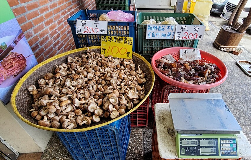 在地達人帶路！！Google 評論4.7高評價，新社必吃香菇大餐、還有熱炒類也不能錯過唷！！