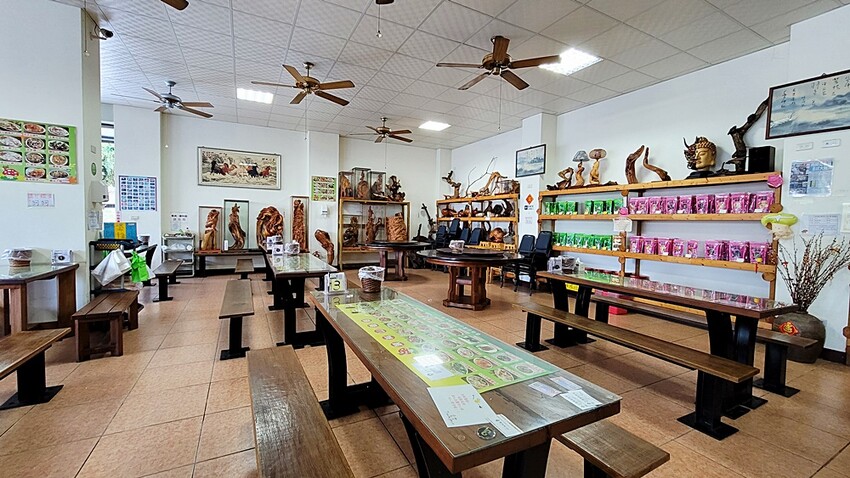 在地達人帶路！！Google 評論4.7高評價，新社必吃香菇大餐、還有熱炒類也不能錯過唷！！