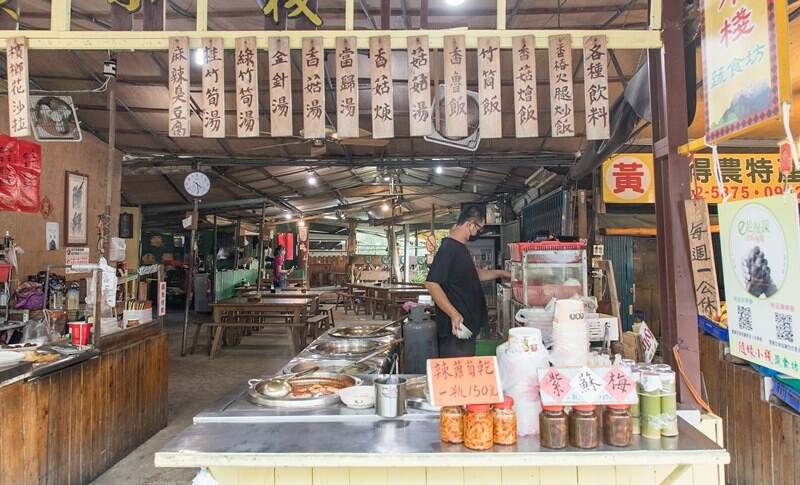 【復興三好之九】枕頭山隨緣小棧蔬食坊.炒麵香噴噴.臭豆腐.猴頭菇.炒山菜都對味