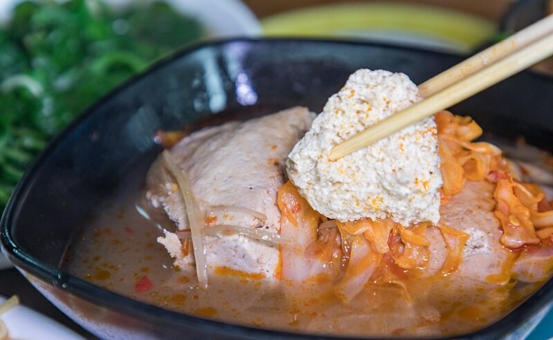 【復興三好之九】枕頭山隨緣小棧蔬食坊.炒麵香噴噴.臭豆腐.猴頭菇.炒山菜都對味