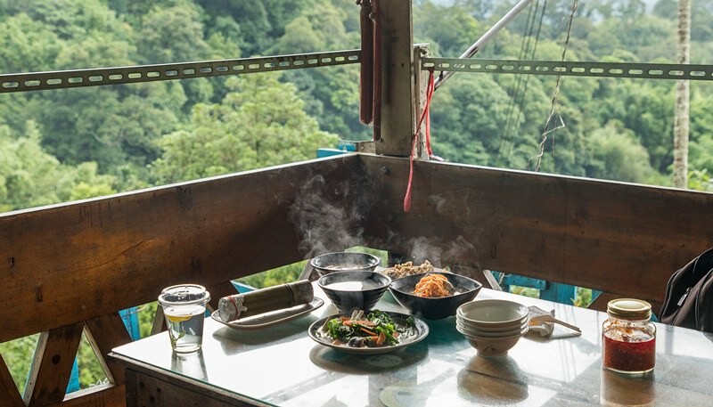 【復興三好之九】枕頭山隨緣小棧蔬食坊.炒麵香噴噴.臭豆腐.猴頭菇.炒山菜都對味