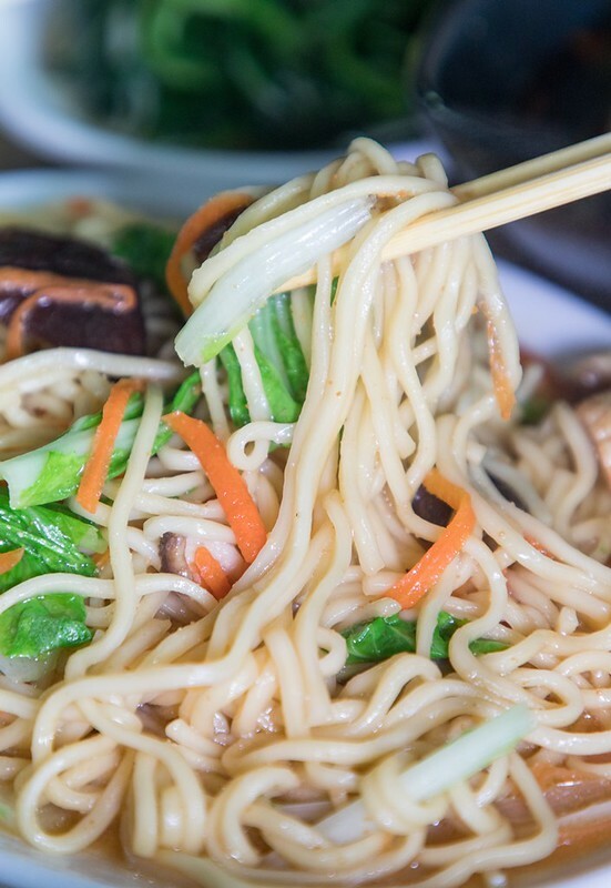 【復興三好之九】枕頭山隨緣小棧蔬食坊.炒麵香噴噴.臭豆腐.猴頭菇.炒山菜都對味