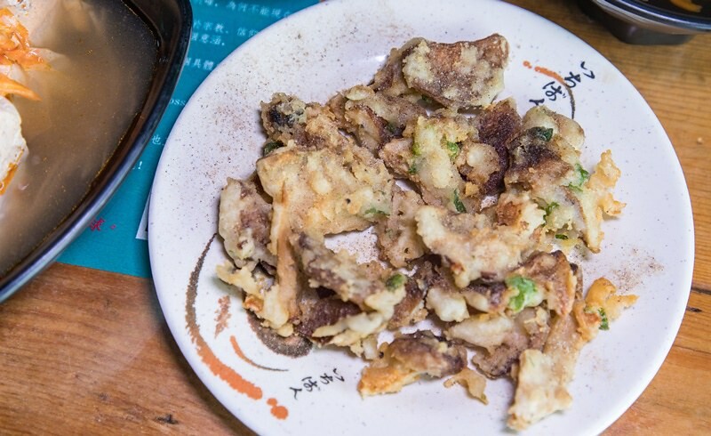 【復興三好之九】枕頭山隨緣小棧蔬食坊.炒麵香噴噴.臭豆腐.猴頭菇.炒山菜都對味