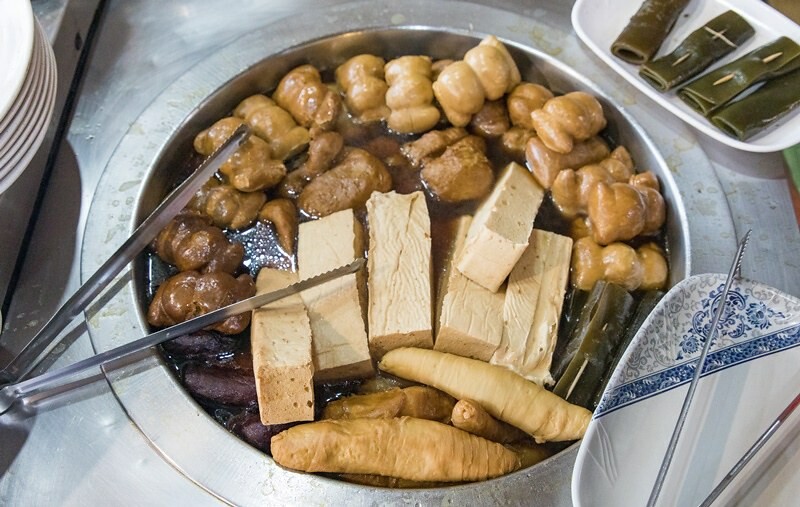 【復興三好之九】枕頭山隨緣小棧蔬食坊.炒麵香噴噴.臭豆腐.猴頭菇.炒山菜都對味