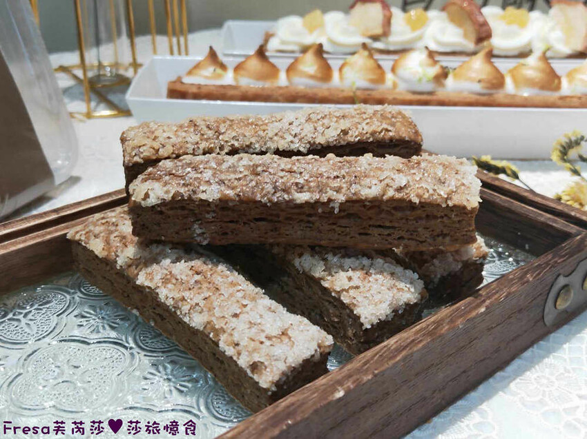 台南甜點【白面酥生 法式千層脆片】草莓限定!薄脆餅香的千層法夾超美藝術甜點.鬆脆茶香的法式千層脆片伴手禮│赤崁樓│中西區美食 - Fresa芙芮莎♥莎旅憶食