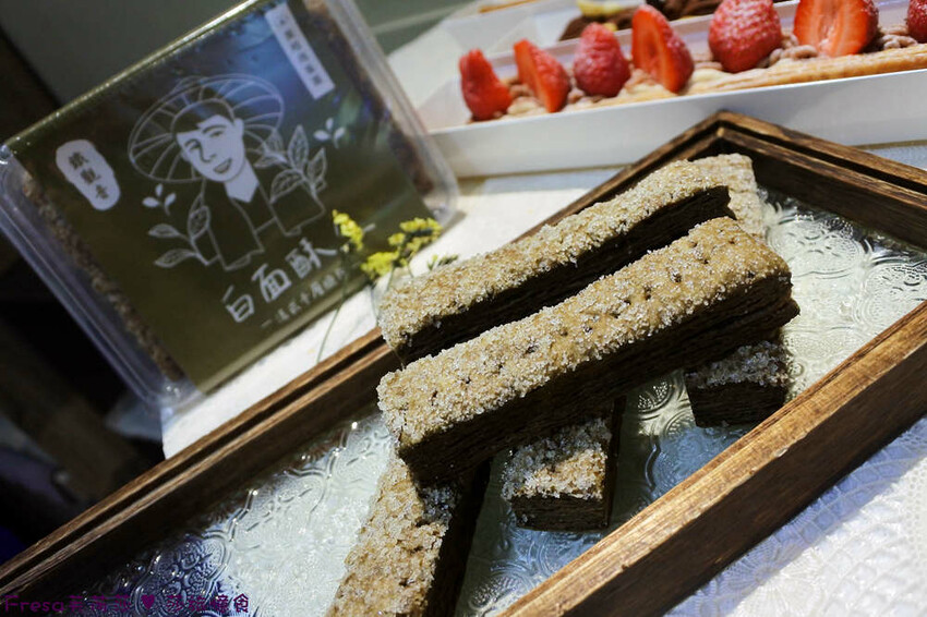 台南甜點【白面酥生 法式千層脆片】草莓限定!薄脆餅香的千層法夾超美藝術甜點.鬆脆茶香的法式千層脆片伴手禮│赤崁樓│中西區美食 - Fresa芙芮莎♥莎旅憶食