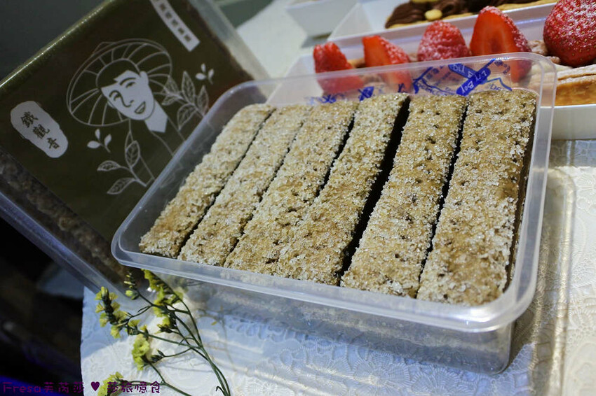 台南甜點【白面酥生 法式千層脆片】草莓限定!薄脆餅香的千層法夾超美藝術甜點.鬆脆茶香的法式千層脆片伴手禮│赤崁樓│中西區美食 - Fresa芙芮莎♥莎旅憶食
