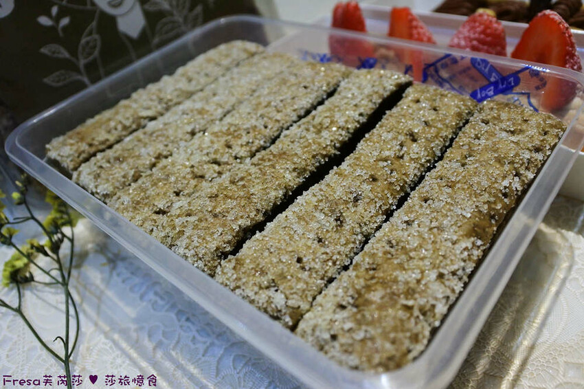 台南甜點【白面酥生 法式千層脆片】草莓限定!薄脆餅香的千層法夾超美藝術甜點.鬆脆茶香的法式千層脆片伴手禮│赤崁樓│中西區美食 - Fresa芙芮莎♥莎旅憶食