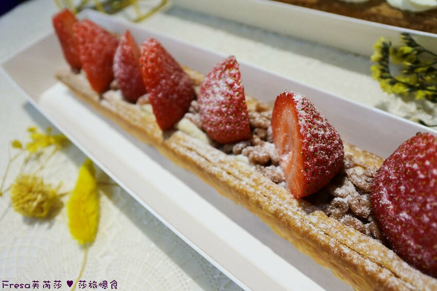 台南甜點【白面酥生 法式千層脆片】草莓限定!薄脆餅香的千層法夾超美藝術甜點.鬆脆茶香的法式千層脆片伴手禮│赤崁樓│中西區美食 - Fresa芙芮莎♥莎旅憶食