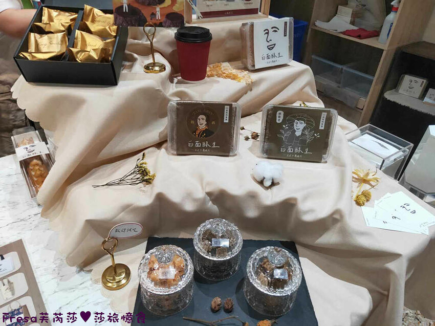 台南甜點【白面酥生 法式千層脆片】草莓限定!薄脆餅香的千層法夾超美藝術甜點.鬆脆茶香的法式千層脆片伴手禮│赤崁樓│中西區美食 - Fresa芙芮莎♥莎旅憶食