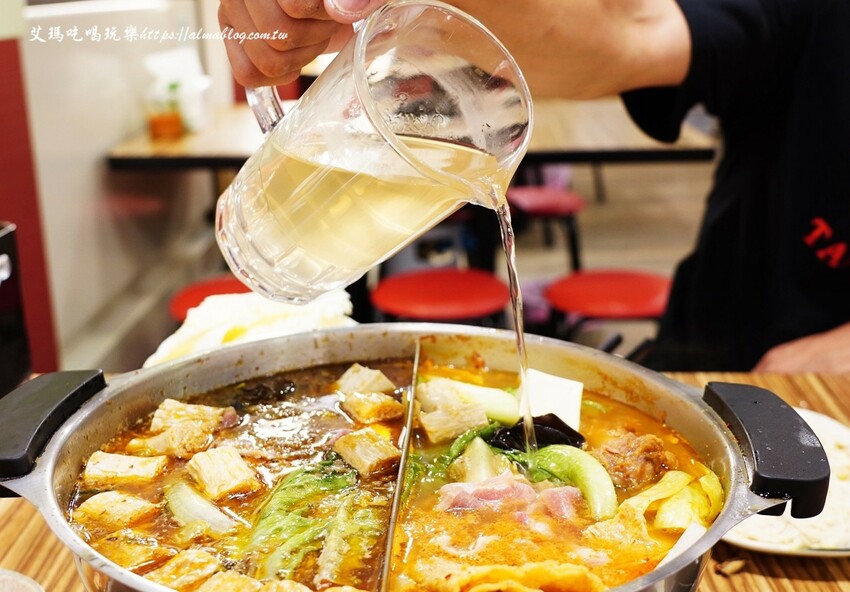 37年老字號羊肉爐全羊館！點鴛鴦鍋吃超爽，鎮店之寶羊三層必點，不吃羊？薑母鴨獨享餐230元還附麵線～