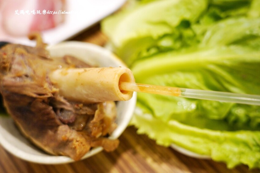 37年老字號羊肉爐全羊館！點鴛鴦鍋吃超爽，鎮店之寶羊三層必點，不吃羊？薑母鴨獨享餐230元還附麵線～