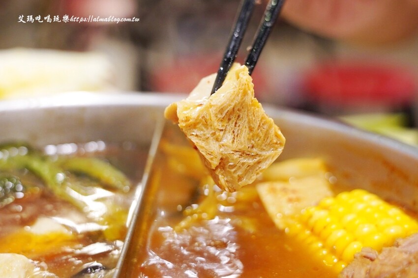 37年老字號羊肉爐全羊館！點鴛鴦鍋吃超爽，鎮店之寶羊三層必點，不吃羊？薑母鴨獨享餐230元還附麵線～