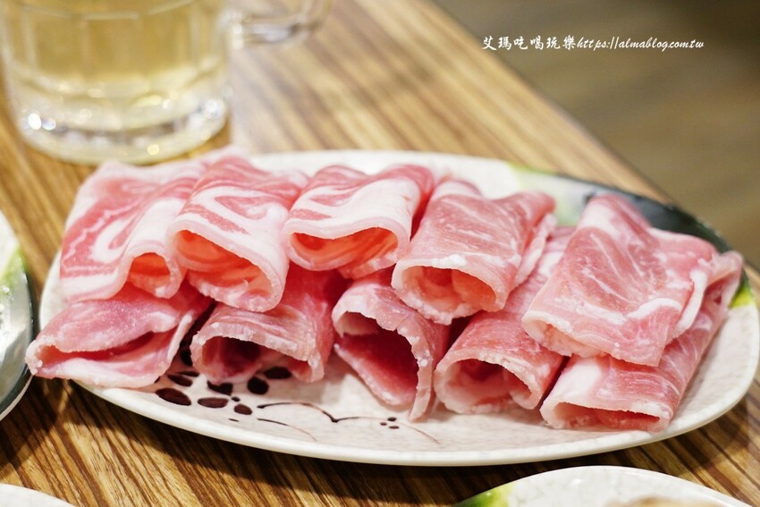 37年老字號羊肉爐全羊館！點鴛鴦鍋吃超爽，鎮店之寶羊三層必點，不吃羊？薑母鴨獨享餐230元還附麵線～