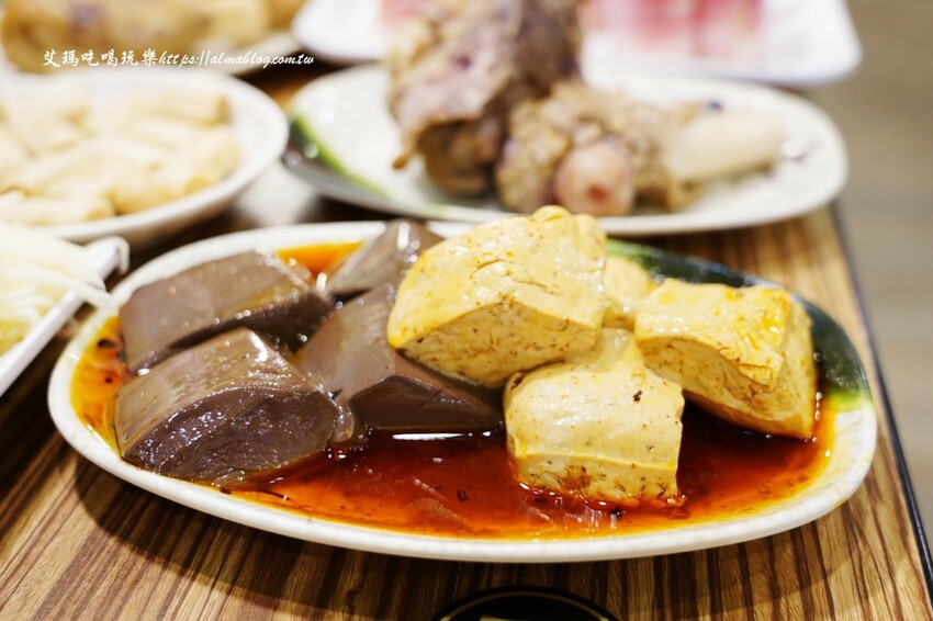 37年老字號羊肉爐全羊館！點鴛鴦鍋吃超爽，鎮店之寶羊三層必點，不吃羊？薑母鴨獨享餐230元還附麵線～