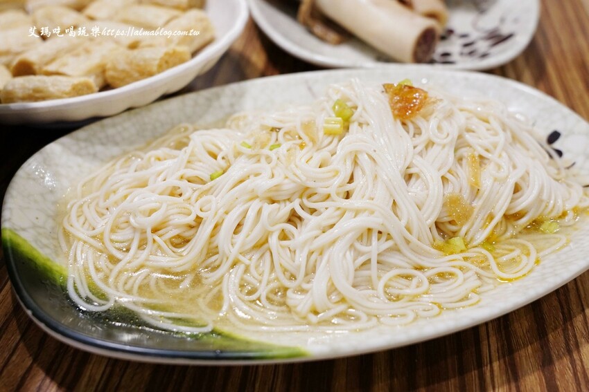 37年老字號羊肉爐全羊館！點鴛鴦鍋吃超爽，鎮店之寶羊三層必點，不吃羊？薑母鴨獨享餐230元還附麵線～