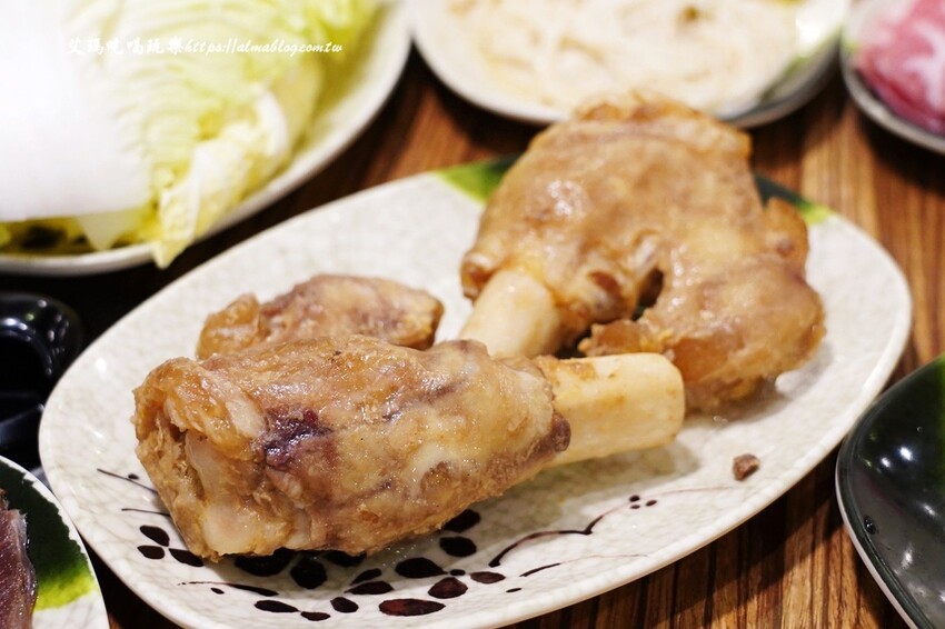 37年老字號羊肉爐全羊館！點鴛鴦鍋吃超爽，鎮店之寶羊三層必點，不吃羊？薑母鴨獨享餐230元還附麵線～