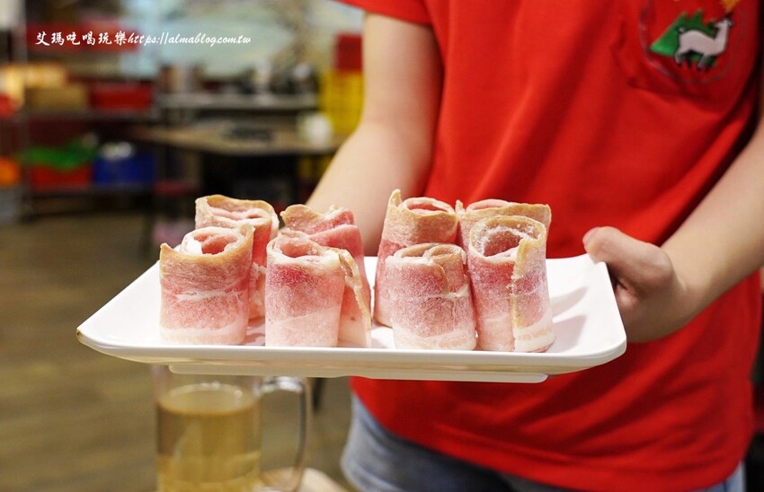 37年老字號羊肉爐全羊館！點鴛鴦鍋吃超爽，鎮店之寶羊三層必點，不吃羊？薑母鴨獨享餐230元還附麵線～