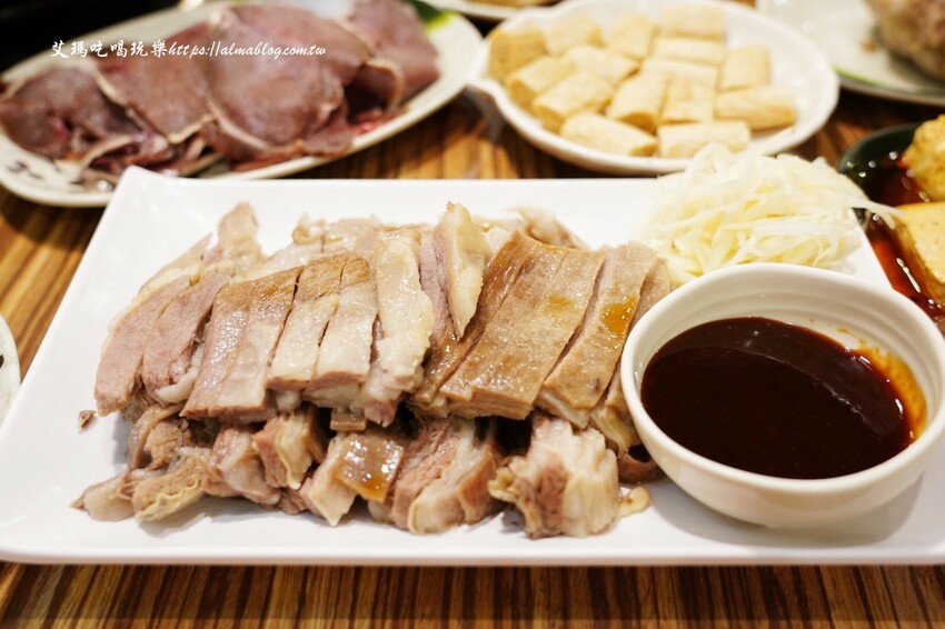 37年老字號羊肉爐全羊館！點鴛鴦鍋吃超爽，鎮店之寶羊三層必點，不吃羊？薑母鴨獨享餐230元還附麵線～