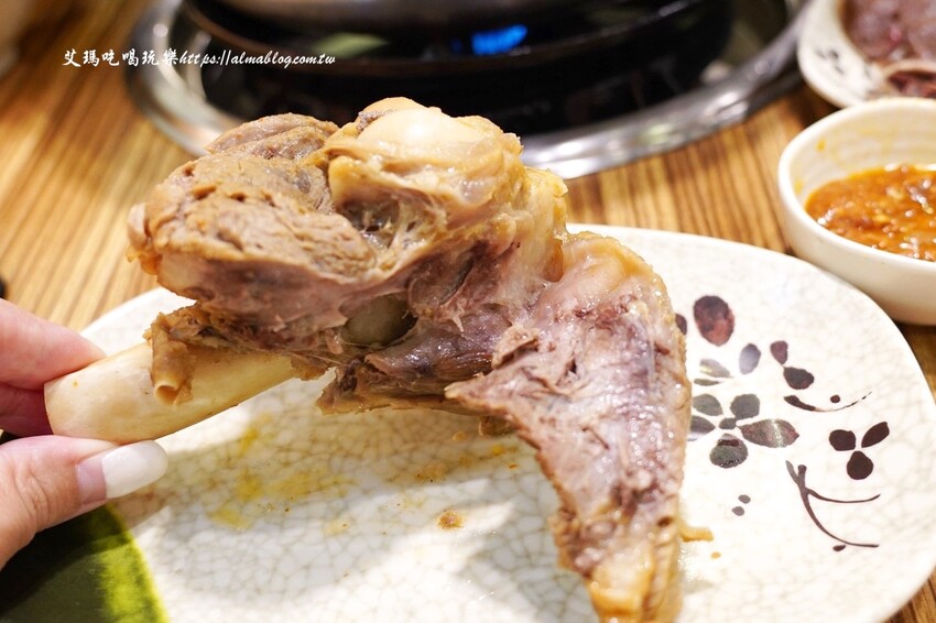 37年老字號羊肉爐全羊館！點鴛鴦鍋吃超爽，鎮店之寶羊三層必點，不吃羊？薑母鴨獨享餐230元還附麵線～