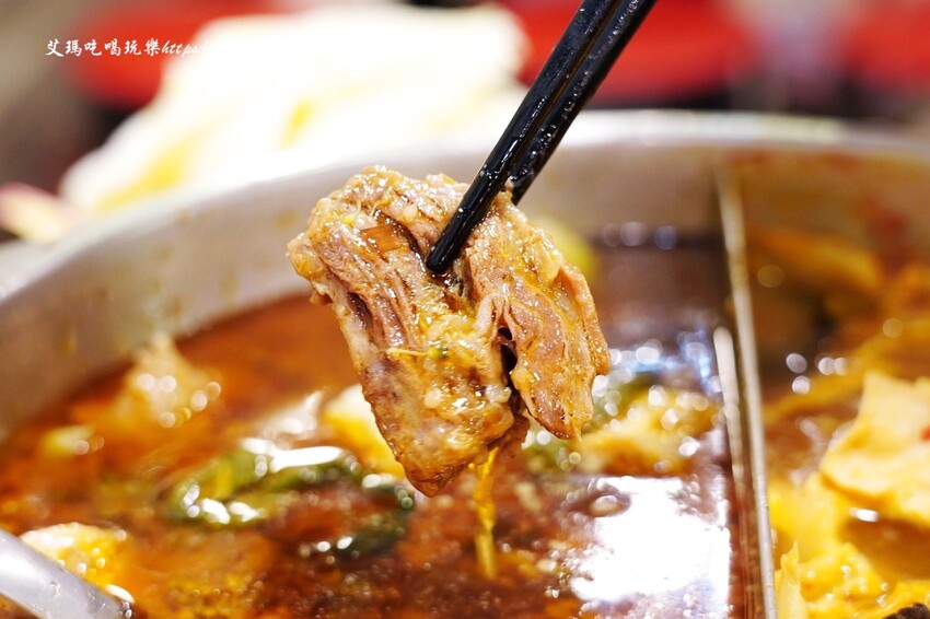 37年老字號羊肉爐全羊館！點鴛鴦鍋吃超爽，鎮店之寶羊三層必點，不吃羊？薑母鴨獨享餐230元還附麵線～