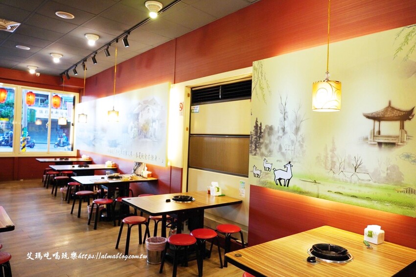 37年老字號羊肉爐全羊館！點鴛鴦鍋吃超爽，鎮店之寶羊三層必點，不吃羊？薑母鴨獨享餐230元還附麵線～