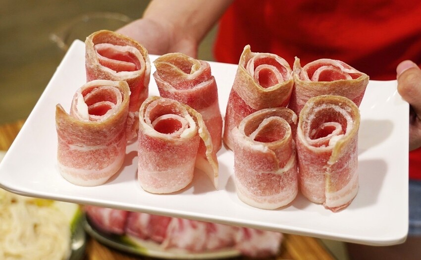 37年老字號羊肉爐全羊館！點鴛鴦鍋吃超爽，鎮店之寶羊三層必點，不吃羊？薑母鴨獨享餐230元還附麵線～