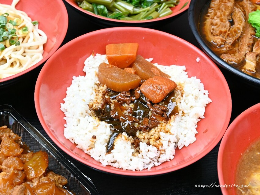 牛老二牛肉麵｜勤益商圈平價牛肉麵，大份量加麵不用錢，學生們的最愛～