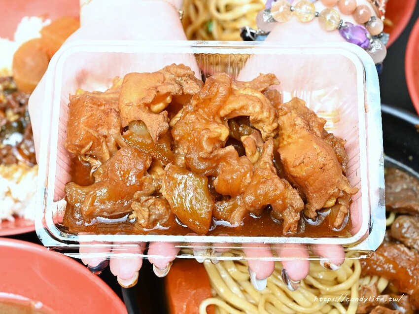 牛老二牛肉麵｜勤益商圈平價牛肉麵，大份量加麵不用錢，學生們的最愛～