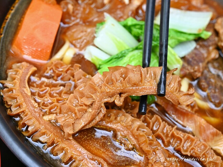 牛老二牛肉麵｜勤益商圈平價牛肉麵，大份量加麵不用錢，學生們的最愛～