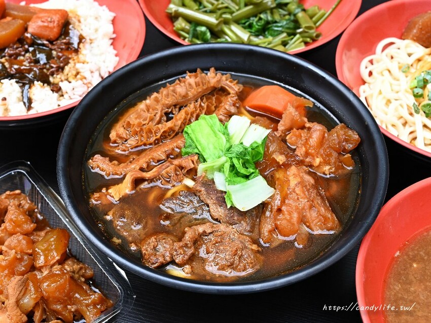 牛老二牛肉麵｜勤益商圈平價牛肉麵，大份量加麵不用錢，學生們的最愛～