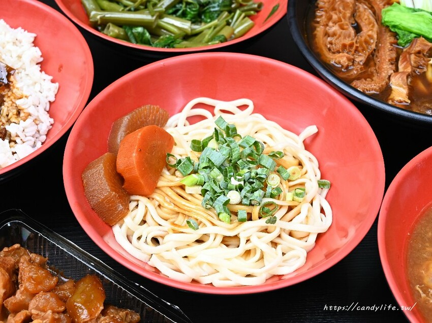 牛老二牛肉麵｜勤益商圈平價牛肉麵，大份量加麵不用錢，學生們的最愛～