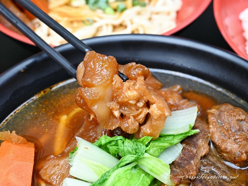 牛老二牛肉麵｜勤益商圈平價牛肉麵，大份量加麵不用錢，學生們的最愛～
