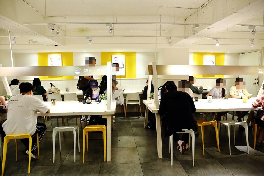 定食８變了！明亮寬敞的空間、每季更新豐盛繽紛的定食，免費湯飯