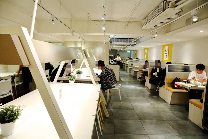 定食８變了！明亮寬敞的空間、每季更新豐盛繽紛的定食，免費湯飯