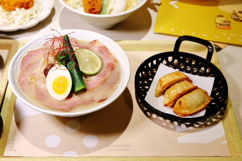 定食８變了！明亮寬敞的空間、每季更新豐盛繽紛的定食，免費湯飯