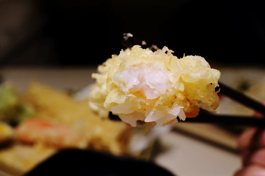 定食８變了！明亮寬敞的空間、每季更新豐盛繽紛的定食，免費湯飯