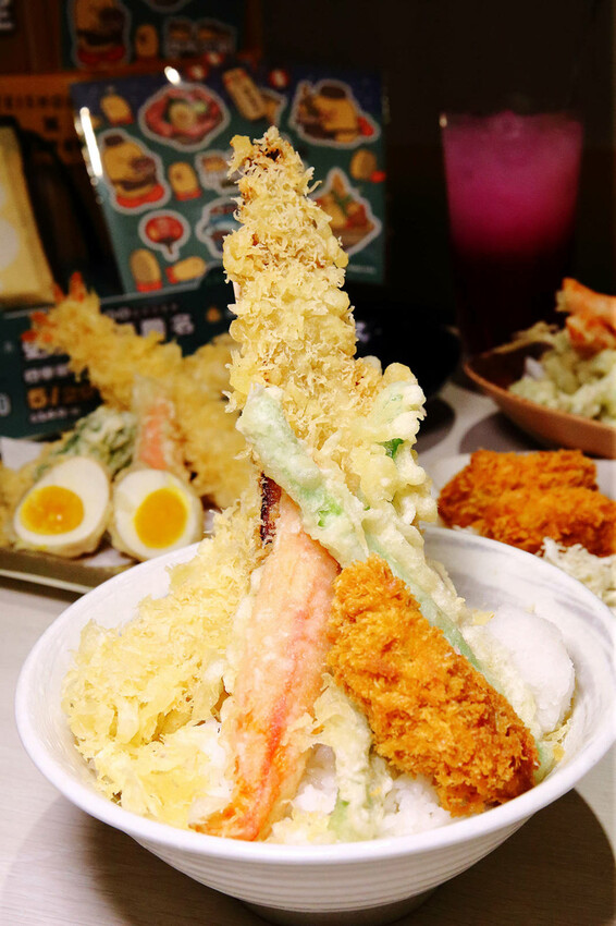 定食８變了！明亮寬敞的空間、每季更新豐盛繽紛的定食，免費湯飯