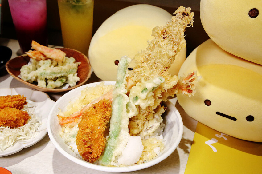 定食８變了！明亮寬敞的空間、每季更新豐盛繽紛的定食，免費湯飯