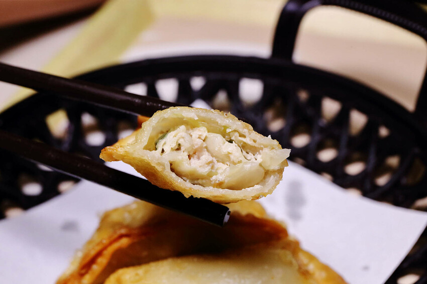 定食８變了！明亮寬敞的空間、每季更新豐盛繽紛的定食，免費湯飯