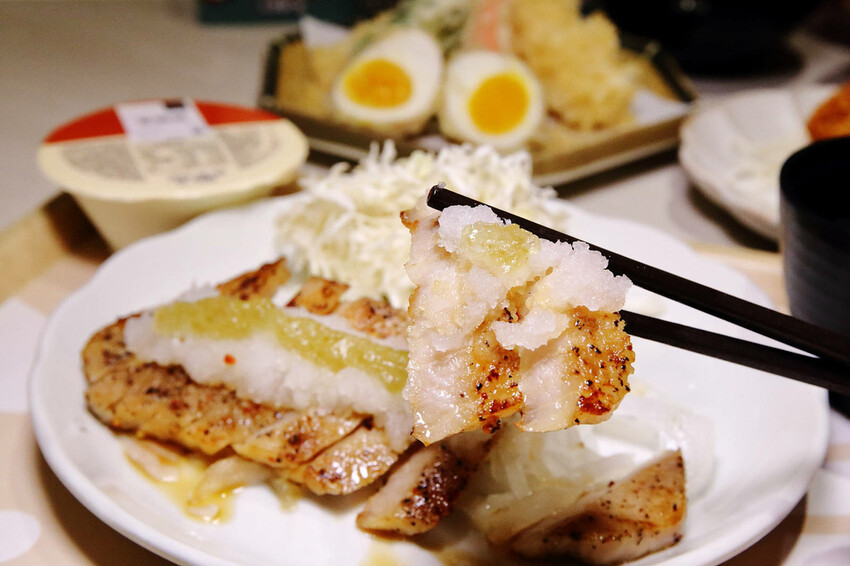 定食８變了！明亮寬敞的空間、每季更新豐盛繽紛的定食，免費湯飯