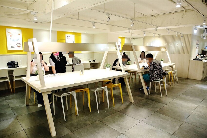 定食８變了！明亮寬敞的空間、每季更新豐盛繽紛的定食，免費湯飯