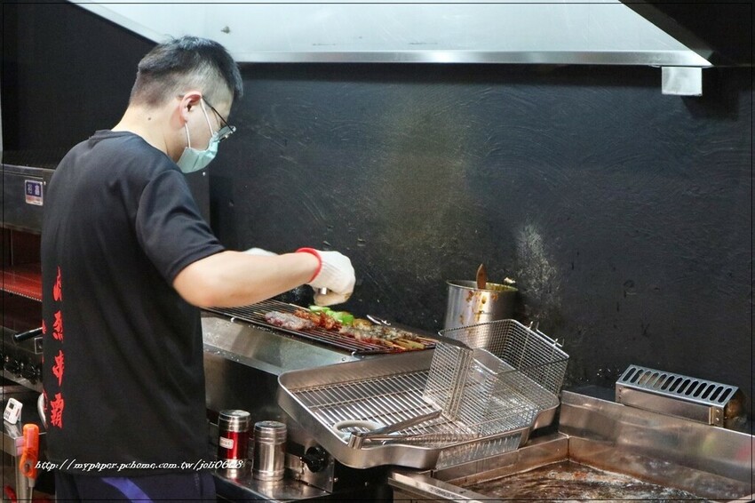 【虎烈串霸】桃園串燒推薦 桃園夜市宵夜推薦 平價美味燒烤 營業至凌晨三點 宵夜聚餐首選 附包廂